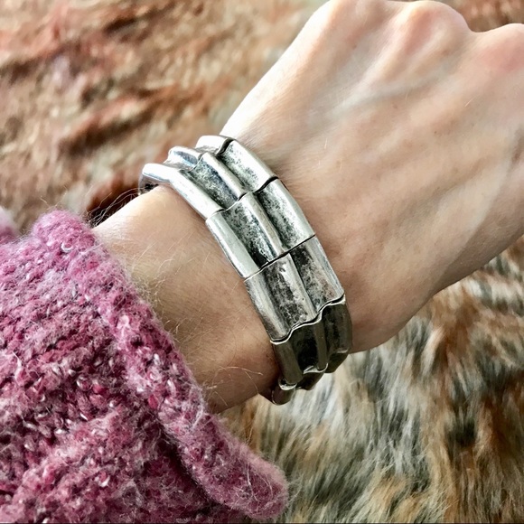 Cast & Hammered Aluminum Silver Stretch Bracelet - Picture 2 of 4